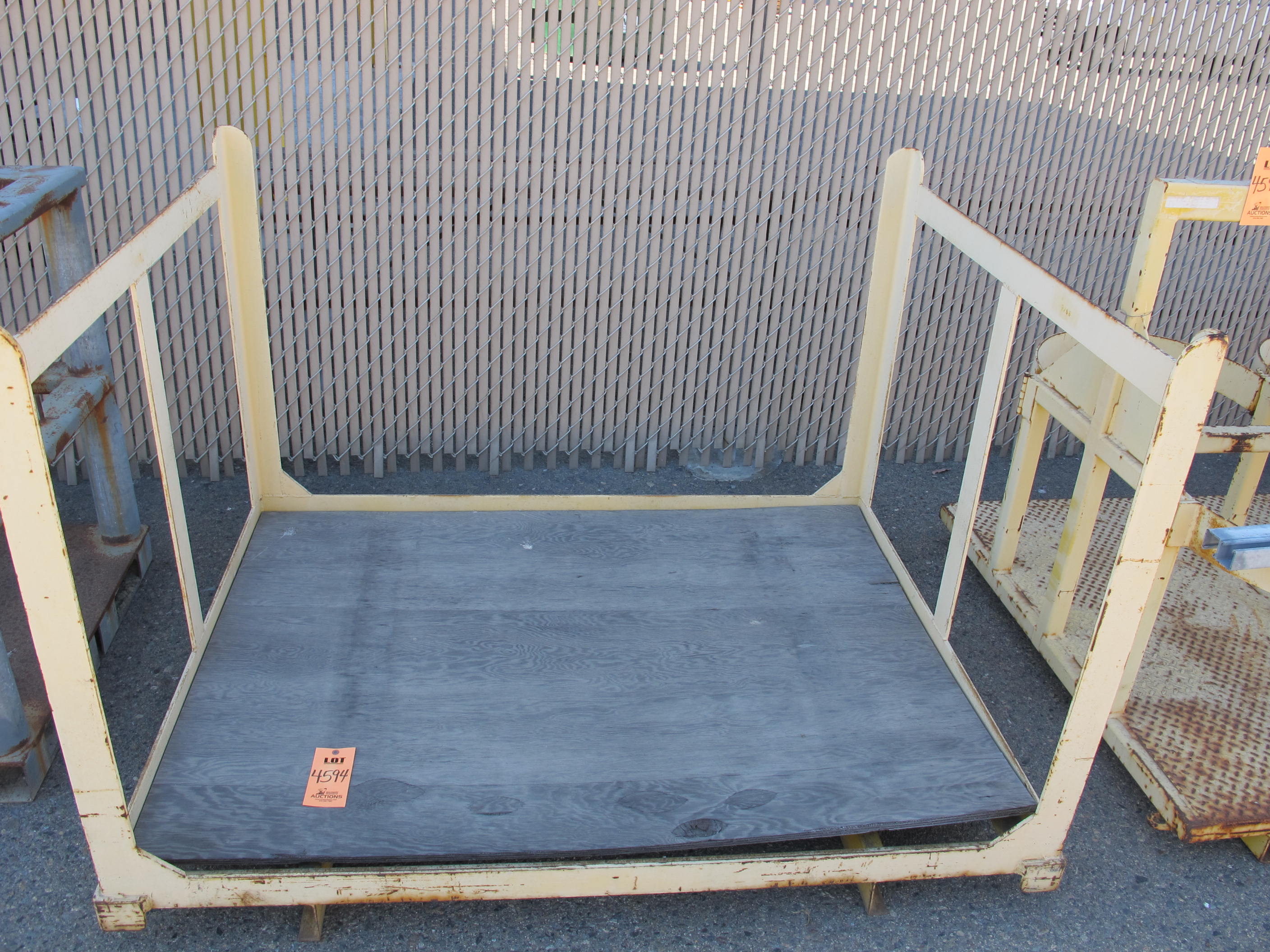 GAS CANISTER RACK. LOADING & HANDLING FEE $15-4594